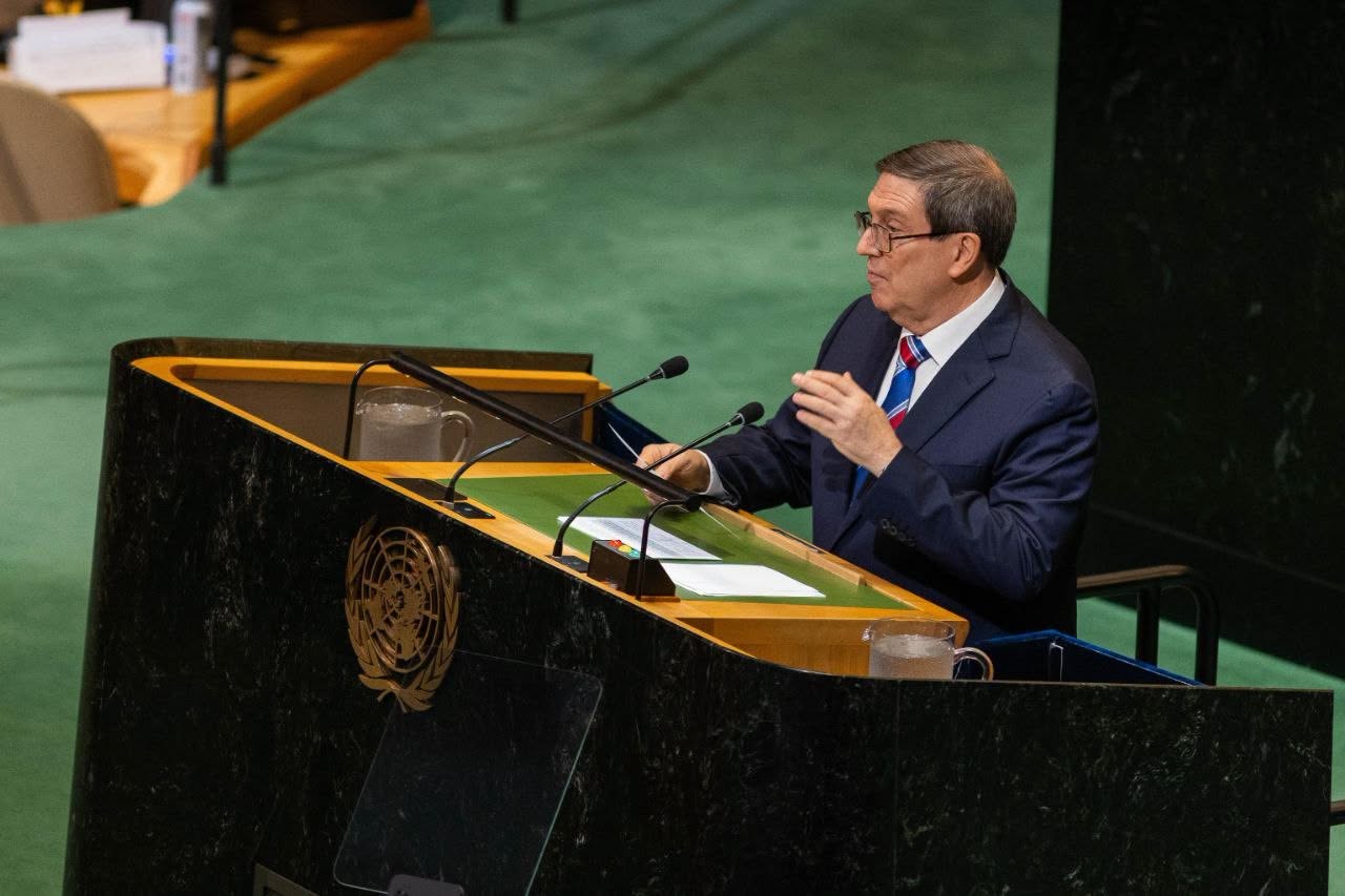La delegación cubana en Naciones Unidas, presidida por el miembro del Buró Político y ministro de Relaciones Exteriores, Bruno Rodríguez Parrilla, presentó ante la Asamblea General un informe sobre la gravedad de la situación que enfrenta el país con el arreciamiento del bloqueo y el cerco energético que impone la administración Trump a la Isla.