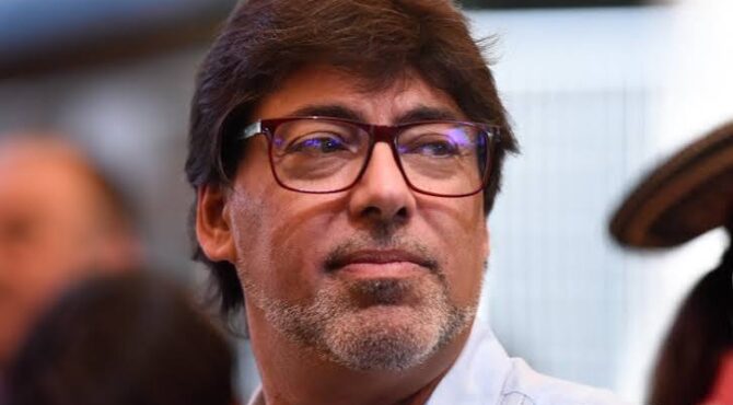 Daniel Jadue, arquitecto y sociólogo de ascendencia palestina, es una de las figuras más conocidas de la izquierda chilena y un destacado dirigente del Partido Comunista de Chile.